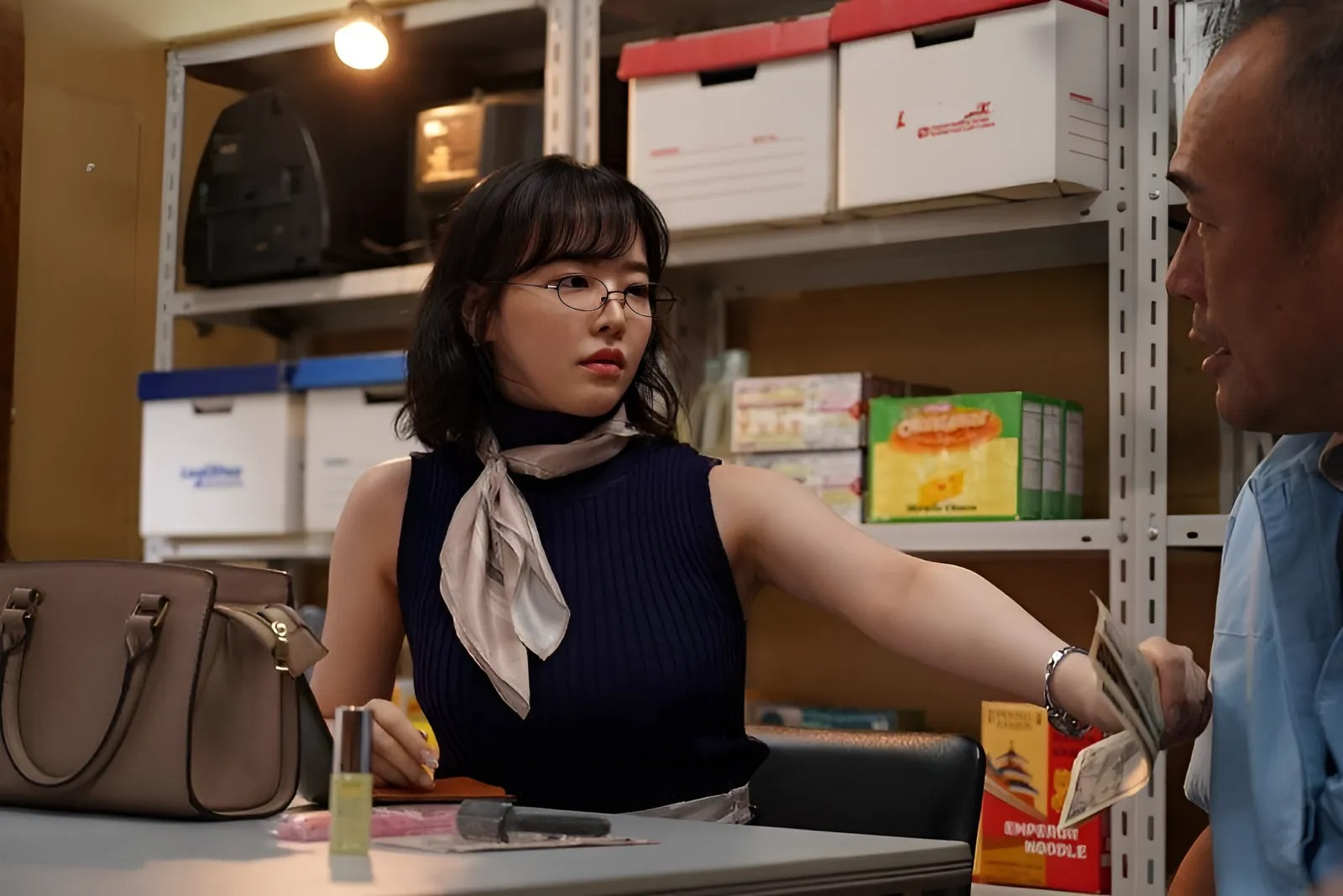 SAME-032 Horas extras con el manager extremadamente sexual