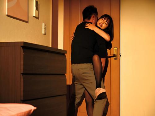 Una prostituta ha una relazione con un vicino perché suo marito è sessualmente debole Una prostituta ha una relazione con un vicino perché suo marito è sessualmente debole