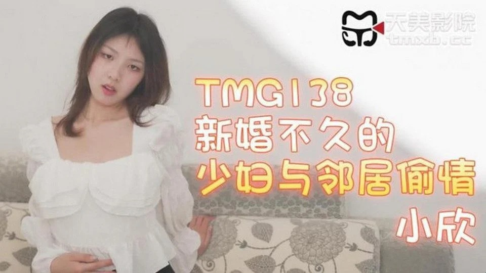 TMG-138 Amerikaanse vrouw masturbeert in de badkamer